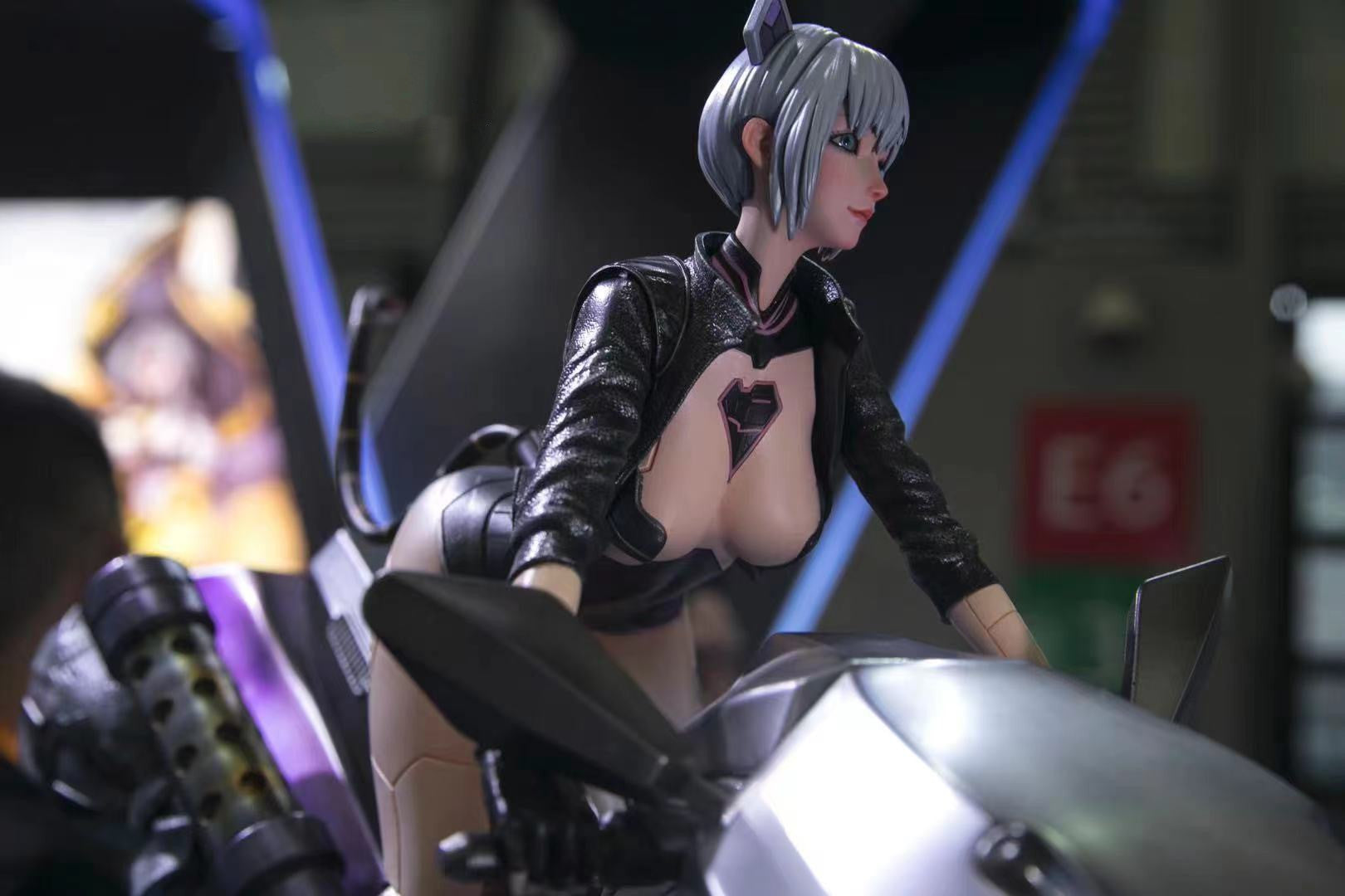 【Pre-sale】Cyberpunk queen-Large