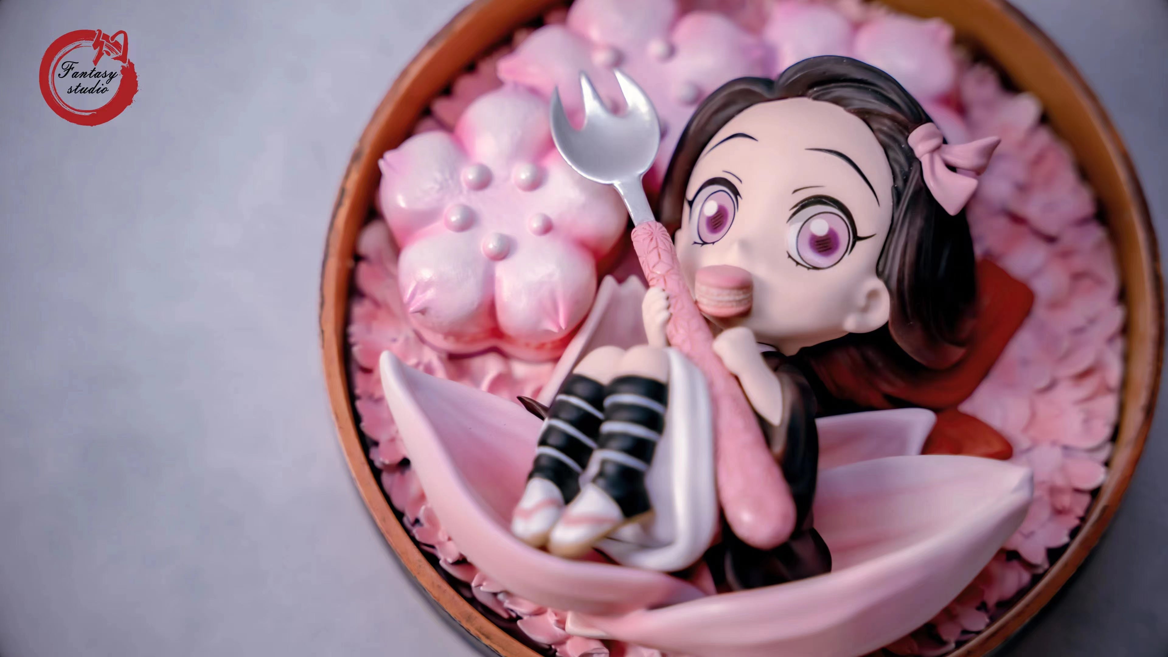 【In stock】Nezuko Kamado Eatinh Macaron on the Sakura-Fantasy Studio