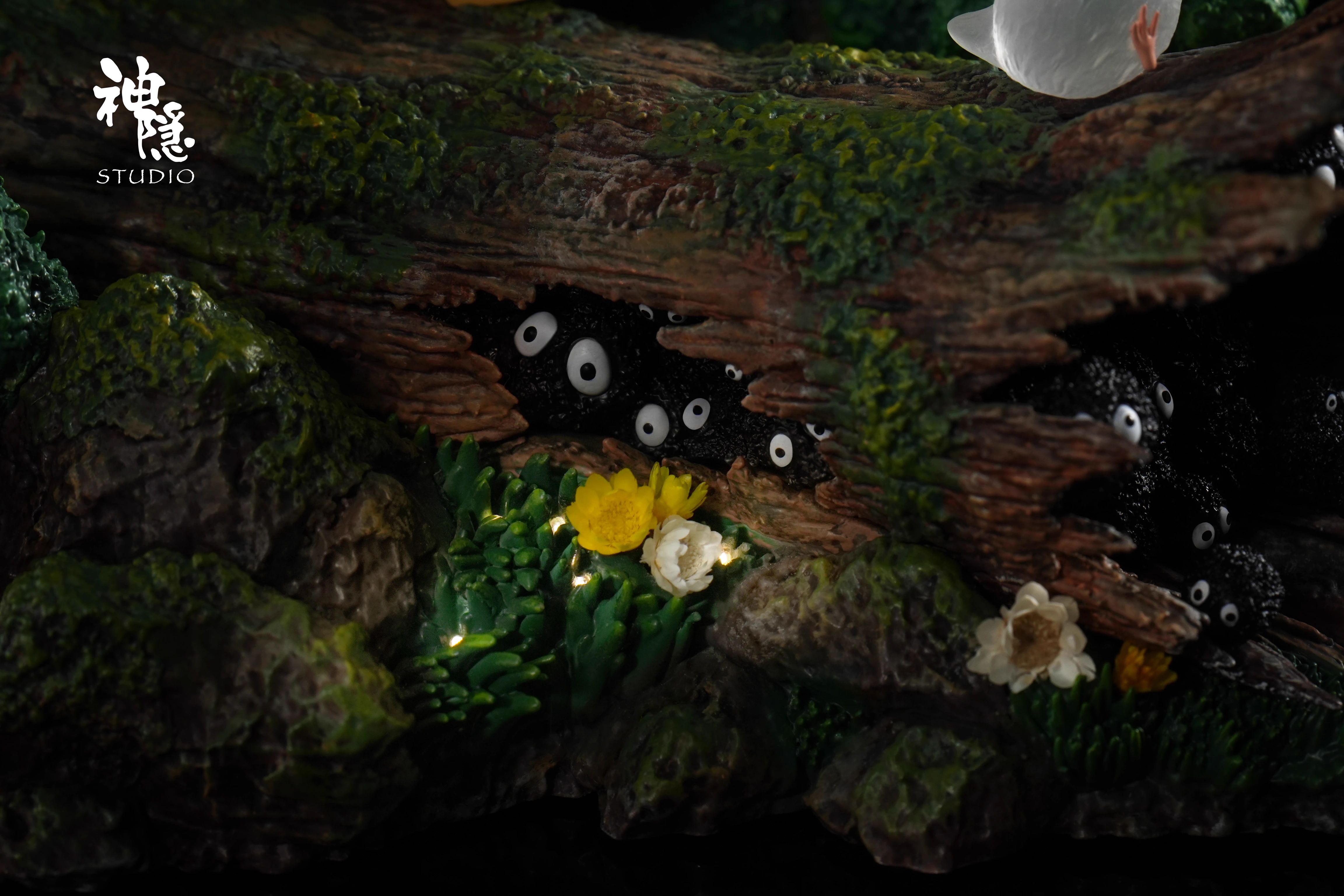 【Pre-sale】Kusakabe Mei on wood with LED-Studio Ghibli-ShenYin Studio