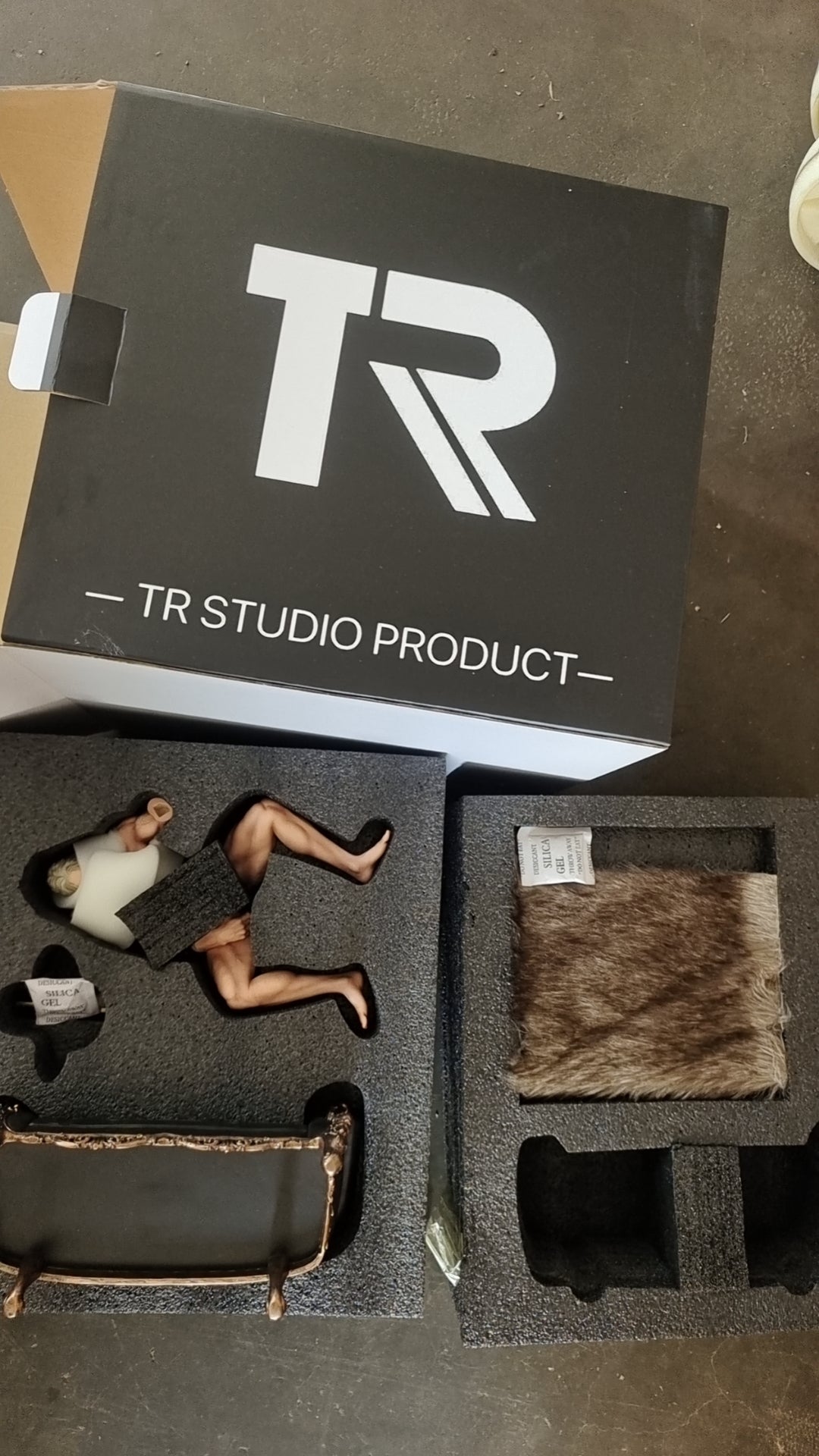 【Shipping payment】Red-The Witcher-TR Studio